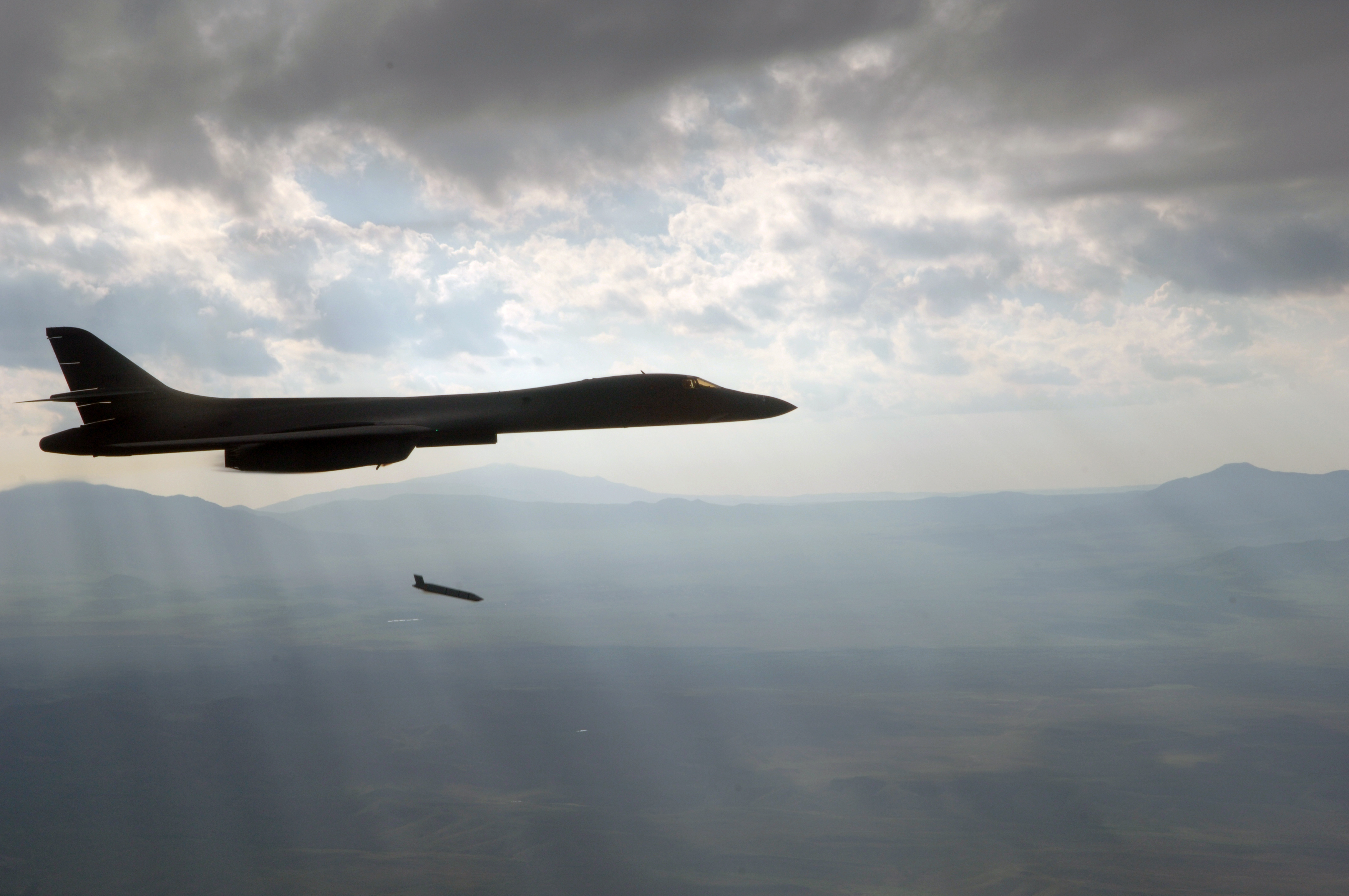 ����܊B-1B�Zը�C���߂䌍(sh��)��ʹ���p���[������Ѳ������������