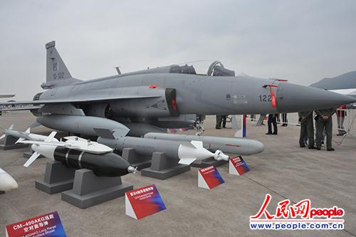2012��11��15���� �ͻ�˹̹��܊"��֩��"��꠾�̖122��JF-17��"���"�𶷙C�ڵھŌ��Ї���չ���o�B(t��i)չʾ���zӰ: ����W(w��ng)����ӛ��  ���D��